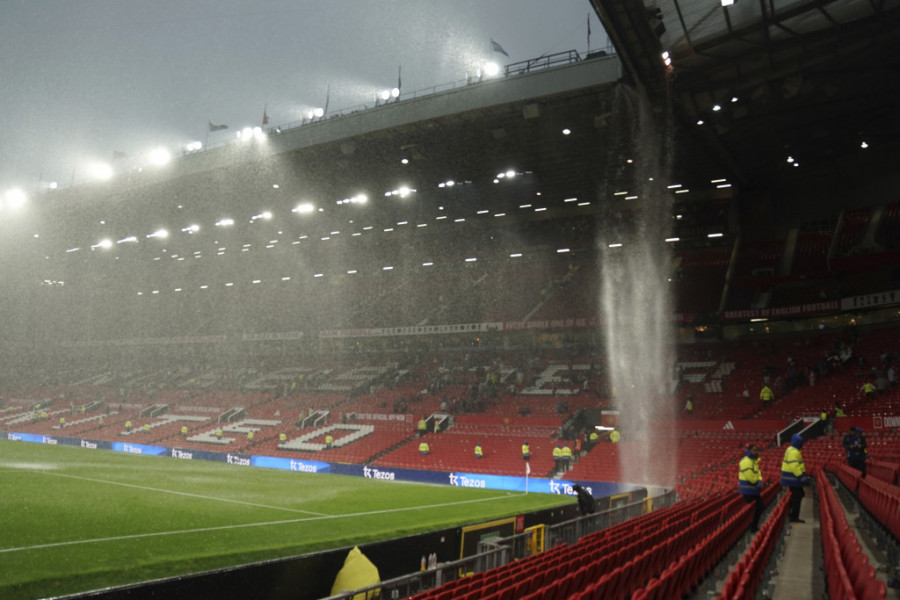 На стадионе «Манчестер Юнайтед» произошел потоп после матча с «Арсеналом»