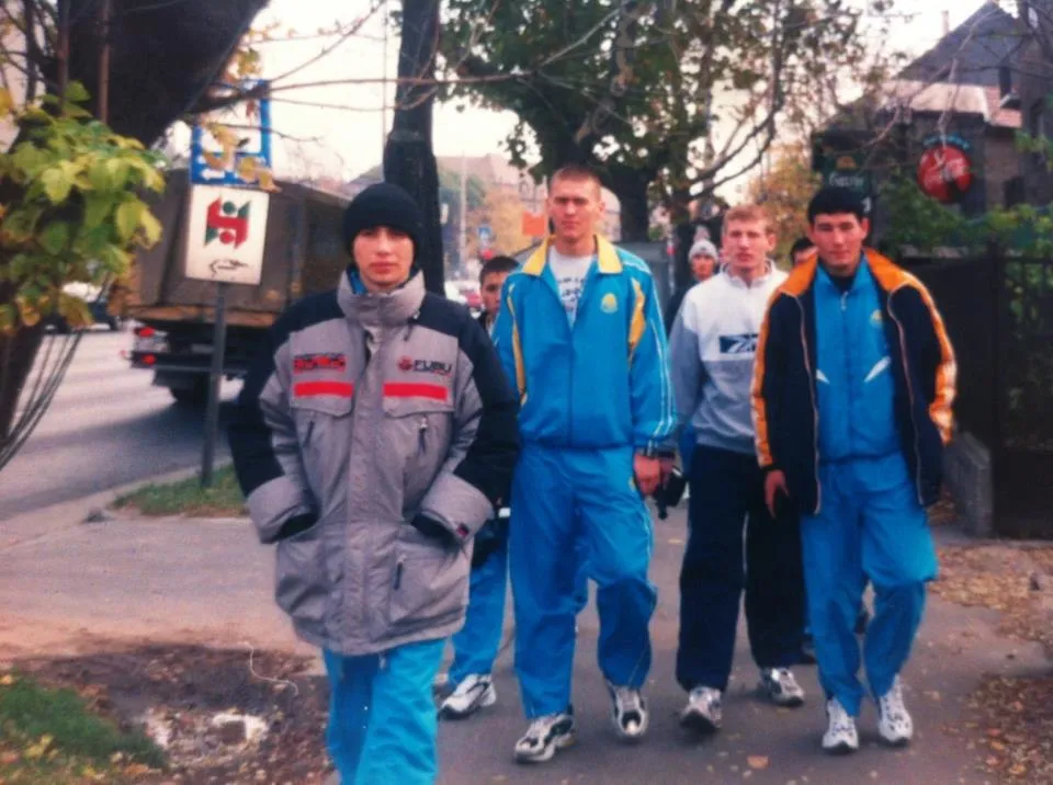 Геннадий Головкин командаластарымен бірге