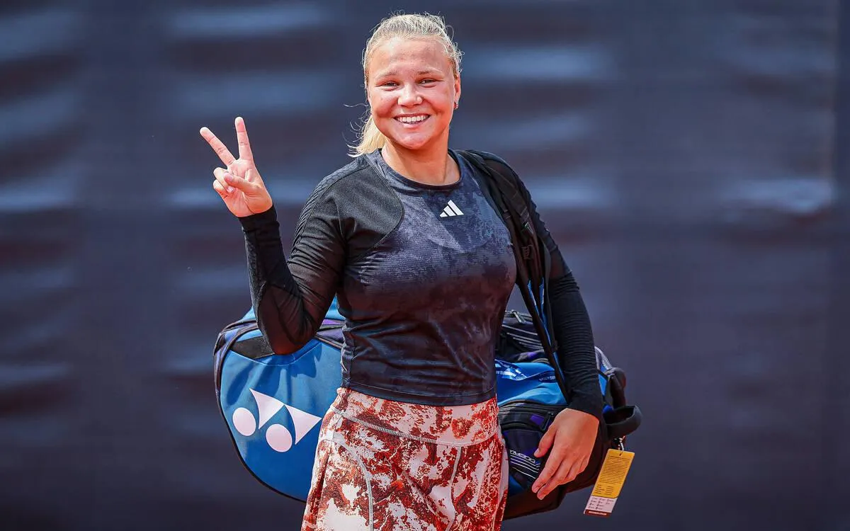 Шнайдер – Хвалинска прогноз и ставки на матч WTA Цинциннати 17 августа 2026 года