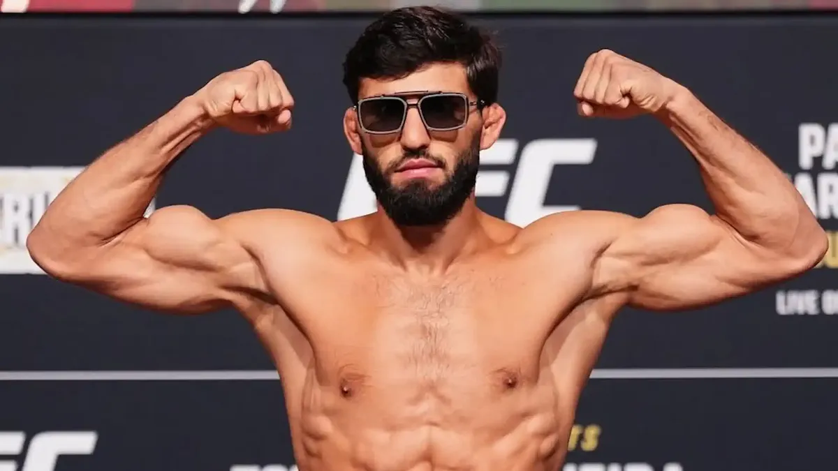 Царукян – Хукер прогноз на UFC Fight Night 265 22 ноября 2025 года