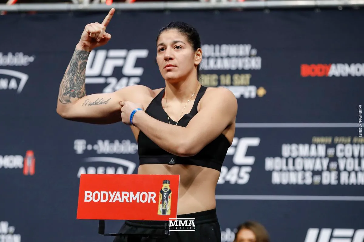 Виейра – Дюмон прогноз на UFC Fight Night 263 Лас-Вегас 2 ноября 2025 года