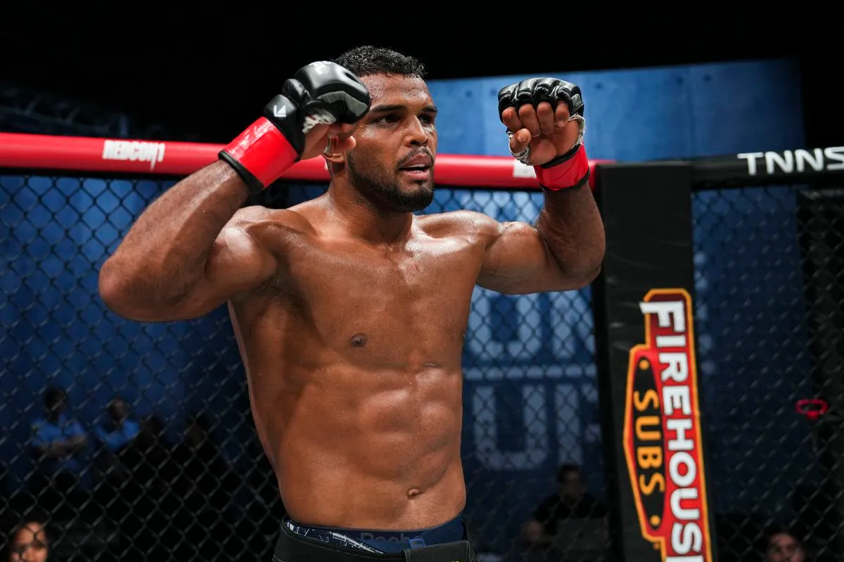 Оки – Соуза прогноз на UFC Fight Night 269 Лас-Вегас 15 марта 2026 года