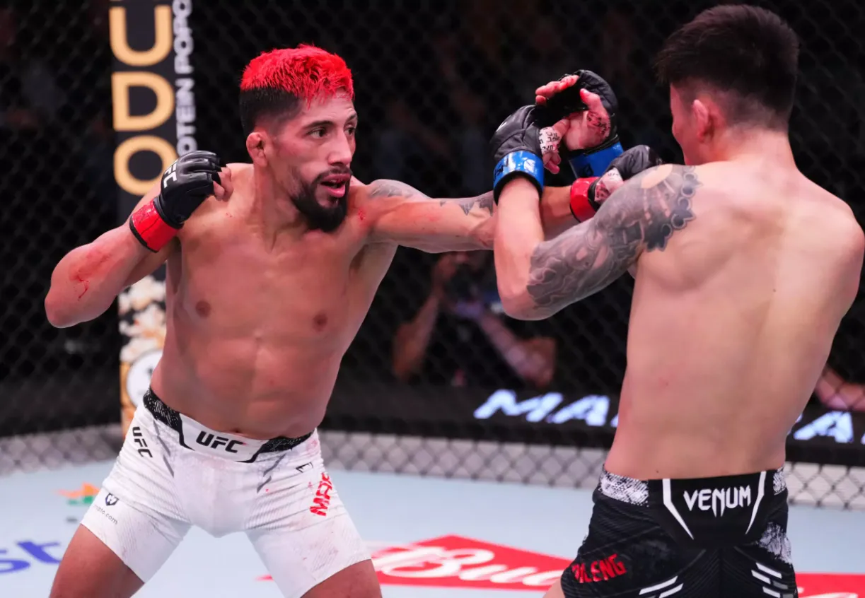 Джонс – Маркос прогноз на UFC On ESPN 73 Лас-Вегас 9 ноября 2025 года