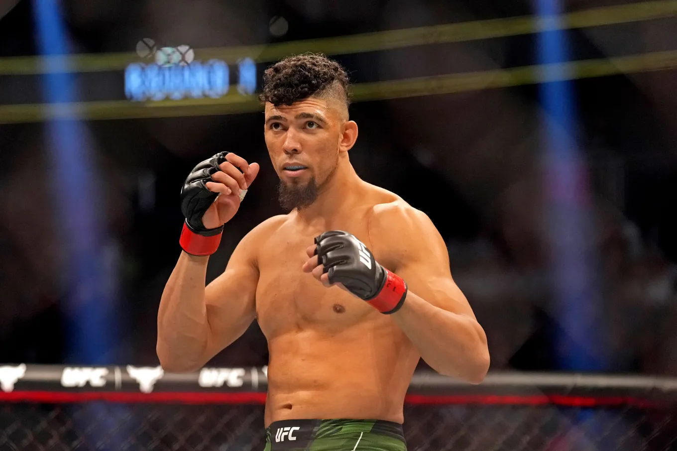 Рейес – Уокер прогноз на UFC 327 Майами 12 апреля 2026 года