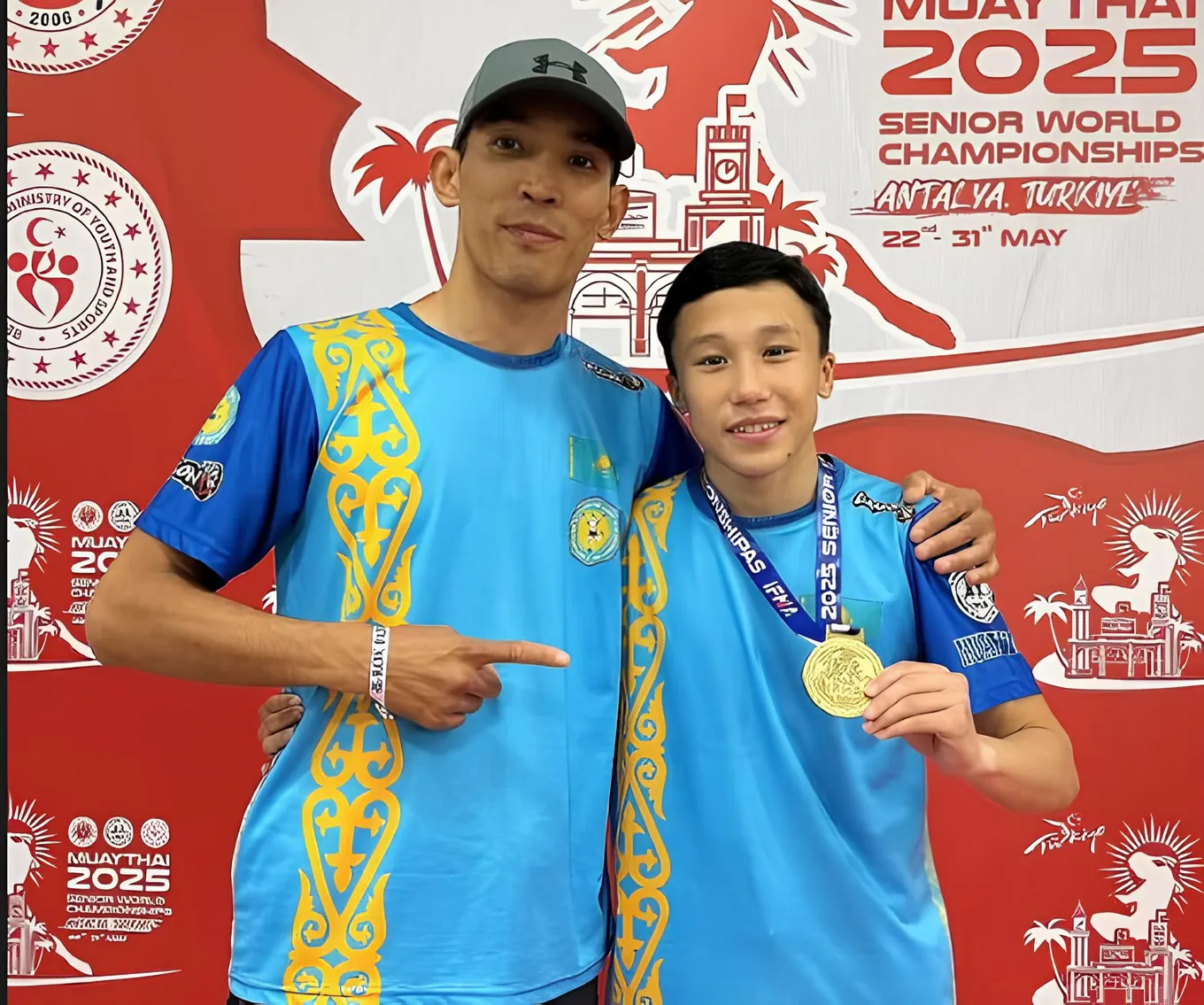 Самый молодой чемпион мира Юсуф Мухтасип и чемпион мира 2024 года Абиль Галиев