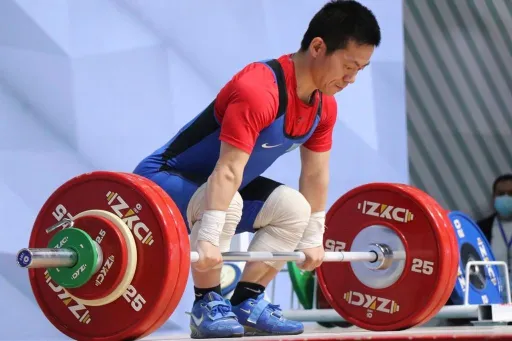 Казахстан завоевал первую медаль на чемпионате Азии по тяжелой атлетике