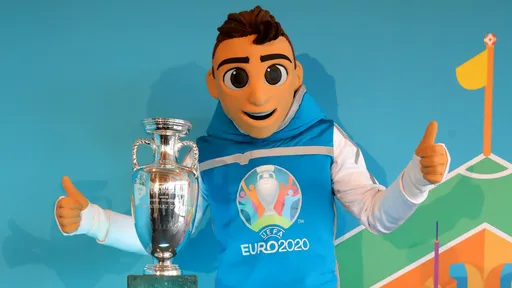 Лев, Петух и Бенилаки: все талисманы чемпионатов Европы по футболу