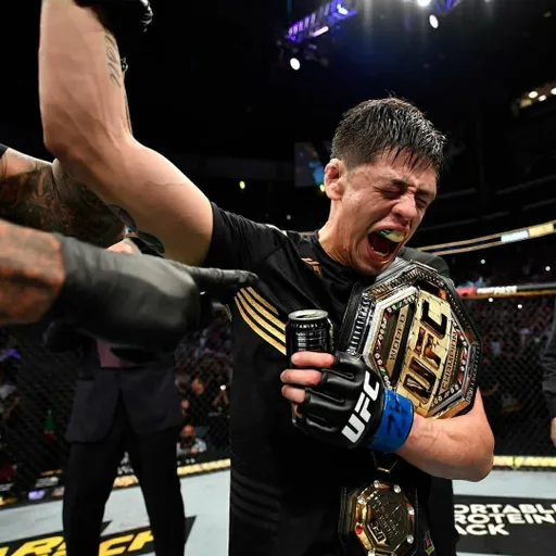 Брэндон Морено был уволен из UFC три года назад. Сегодня он сенсационно стал чемпионом