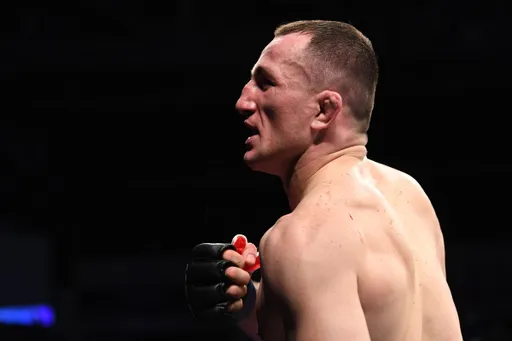 Боец UFC Двалишвили разбил голову, нырнув в прорубь