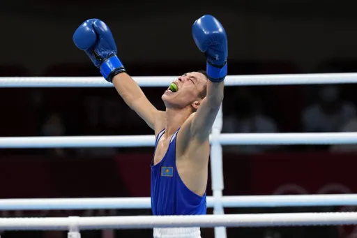 Сенсация на чемпионате мира по боксу! Сакен Бибосынов победил олимпийского чемпиона Хасанбоя Дусматова