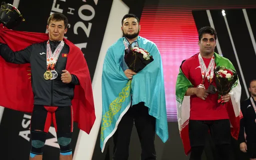 Казахстанский тяжелоатлет завоевал золото на чемпионате Азии