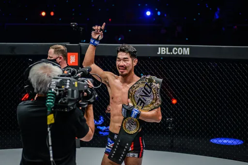 Тройка лучших бойцов вне UFC: звезда PFL, лучший дебютант года и обладатель рекорда 26-0
