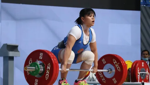Зульфия Чиншанло принесла Казахстану золото чемпионата Азии по тяжелой атлетике