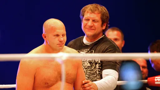 Конфликт братьев Емельяненко. Неудачное возвращение Холифилда. Главные новости недели в мире единоборств
