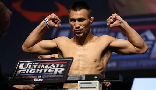 Первый казах в истории UFC отправил соперника в страшный нокаут в первом раунде