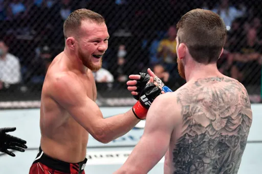 UFC 267: Ян и Сэндхаген в огне, Махачев и Чимаев показали свой уровень, Тейшейра сотворил историю