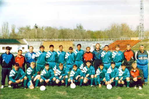 1996 жылы топ жарған жігерлі ұжым. Құрбан Бердыев құрып, Ваит Талгаев дамытқан «Тараз»
