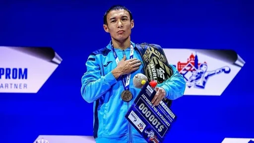 Бір алтын, бір күміс. Бокстан әлем чемпионатының финалының бірінші күнгі нәтижелері белгілі