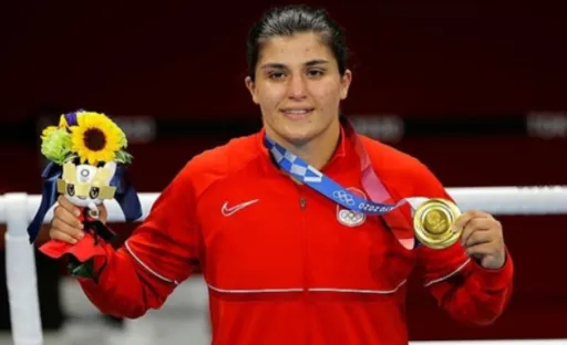 Чемпионка мира Абикеева поделилась планами и сенсацией в Ливерпуле