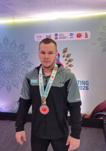 Сборная Казахстана завоевала первую медаль на чемпионате Азии по тяжёлой атлетике
