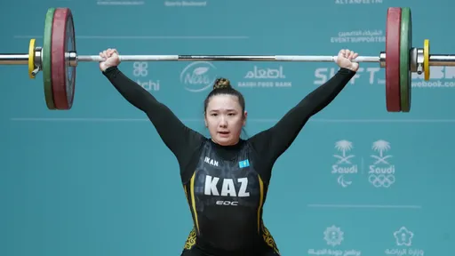 Казахстанка завоевала золото чемпионата Азии по тяжелой атлетике
