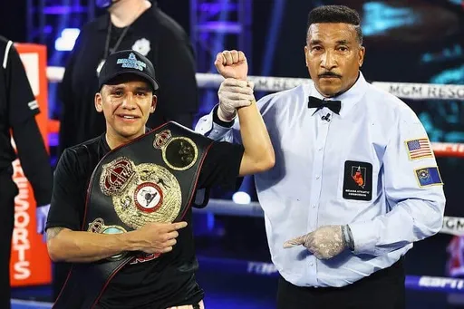 Бывший чемпион WBA Франко объявил о завершении карьеры