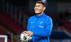 «Зенит» на казахском языке поздравил Нуралы Алипа с 25-летием