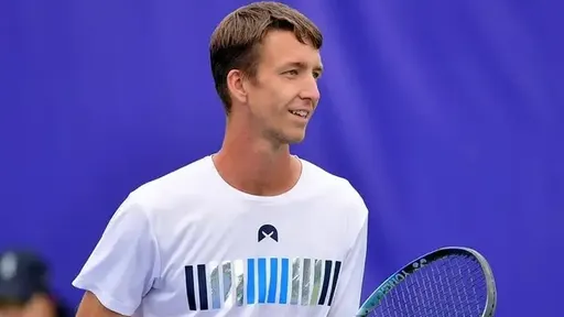 Ломакин проиграл в первом круге турнира в Индии