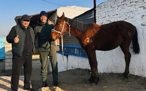 Вратарь «Астаны» получил необычный подарок от тренера по кокпару
