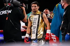Алимханулы согласился на бой с временным чемпионом WBC Карлосом Адамесом