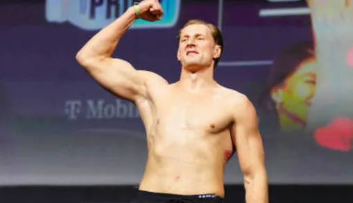 Волков рассказал о форме перед боем с Алмейдой в UFC 321