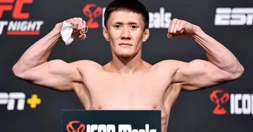Жумагулов вызвал гея из UFC Молину на реванш
