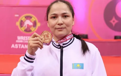 Казахстанка завоевала золотую медаль на чемпионате Азии по борьбе