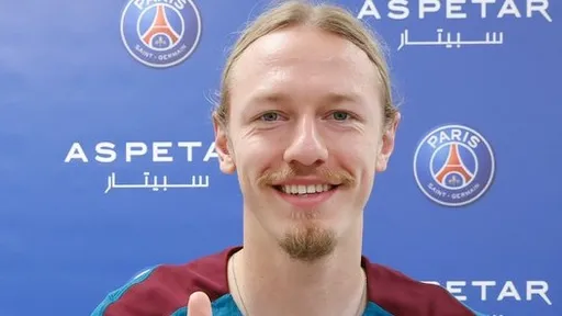 «ПСЖ» объявил о переходе Матвея Сафонова