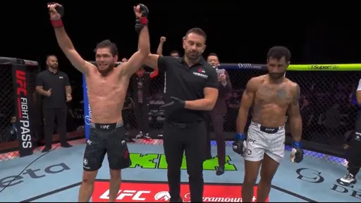 Нурулло Алиев победил Майка Дэвиса на турнире UFC в Абу-Даби