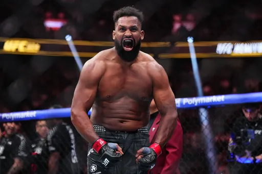 Кортес-Акоста остановил Льюиса во втором раунде на UFC 324
