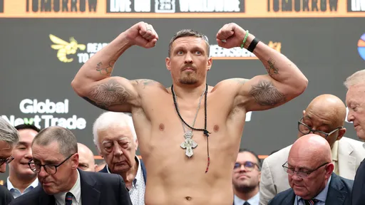 WBO предоставила Александру Усику отсрочку на обязательную защиту титула