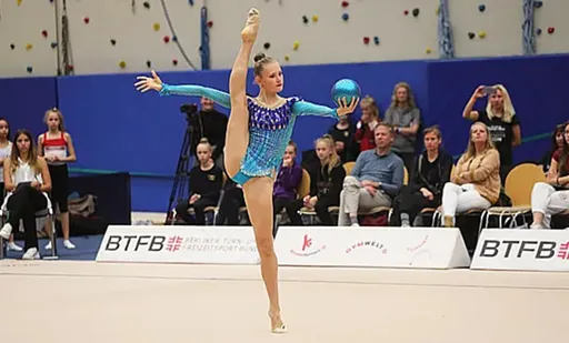 Гимнастка-чемпионка внезапно умерла в возрасте 16 лет