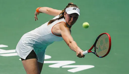 Елена Рыбакина поборется с Паолини за выход в финал Китае
