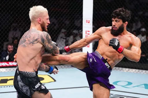 Названы бойцы UFC, получившие бонусы за лучшие выступления в Дохе