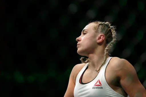 Яна Сантос победила Мэйси Чиассон единогласным решением на UFC 320