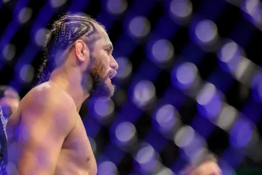 Бернс победил Масвидаля решением судей в соглавном бою UFC 287
