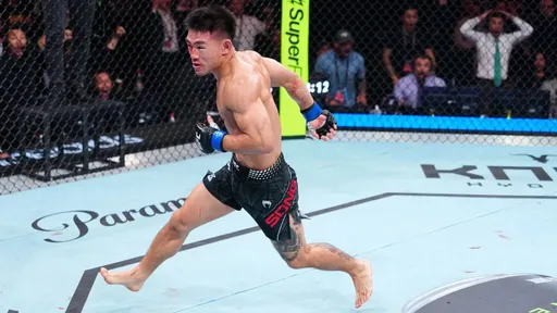 Сонг Ядонг нокаутировал Умара Нурмагомедова на турнире UFC в Шанхае