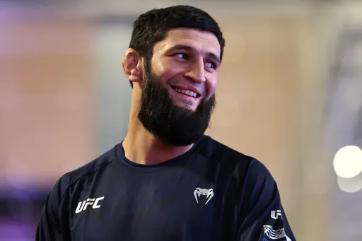 Чимаев прокомментировал сравнения с Макгрегором перед боем за титул UFC