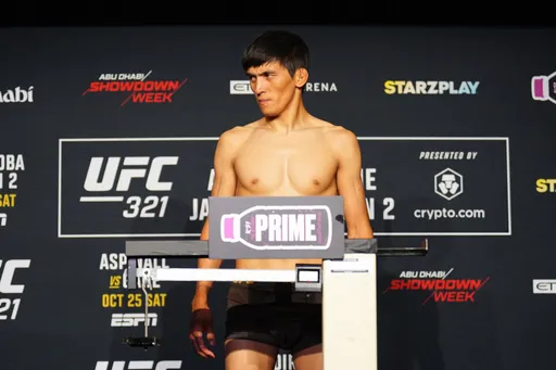 Бой Азата Максума на UFC 321 состоится, несмотря на проваленное взвешивание
