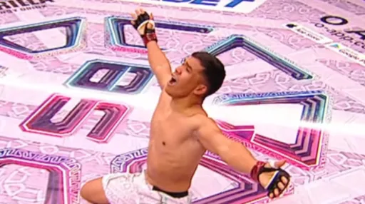 Узбекский «Тайсон» досрочно победил казахстанца на турнире Octagon 85