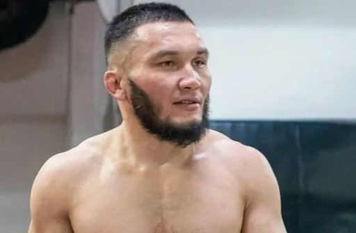 Жуман Жумабеков завершил карьеру победой на турнире Naiza 76
