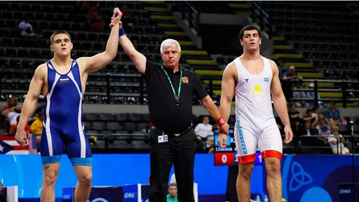 Борец Риза Изахар уступил в 1/8 финала молодежного чемпионата мира