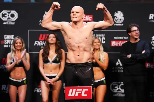 3 боя для просмотра на выходных: рубка узбекского тяжа, новая звезда в UFC и возвращение легенды