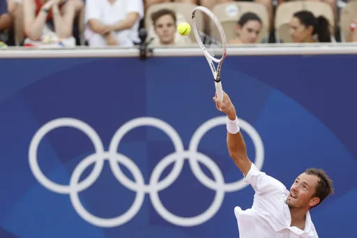 Медведев вышел в четвертьфинал турнира ATP в Алмате